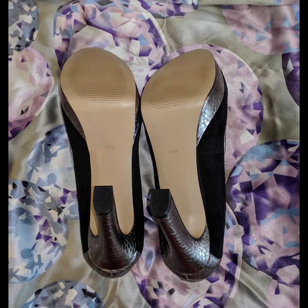 NWT AUDREY BROOKE BLACK SUEDE HEELS SIZE 6.5 - Picture 4 of 7